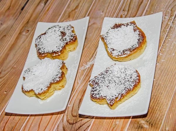 Toz şeker, yanık kremi, crema catalana ile ev yapımı Creme brulee — Stok fotoğraf