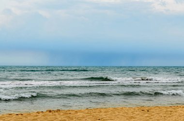 Köpük mavi su, golden sands ile Karadeniz plaj