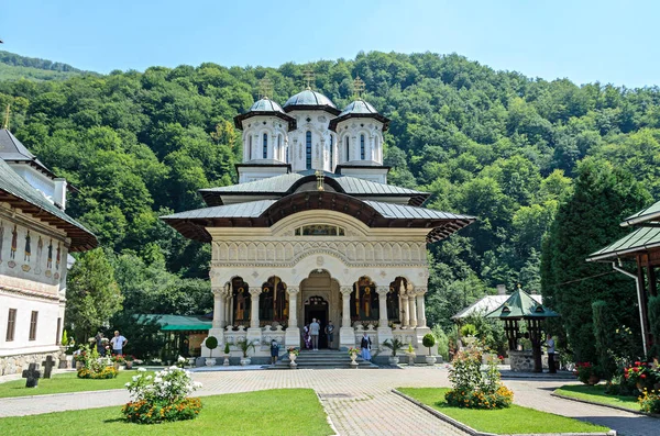 Valea Jiului, Roemenië - 1 augustus 2017: Toeristen bezoeken de oude L — Stockfoto