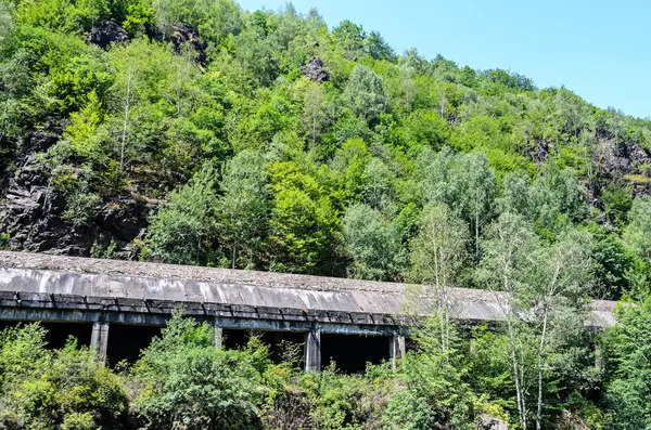 Την κοιλάδα Jiu από Hunedoara κομητεία Ρουμανία, μεταξύ της Reteza — Φωτογραφία Αρχείου