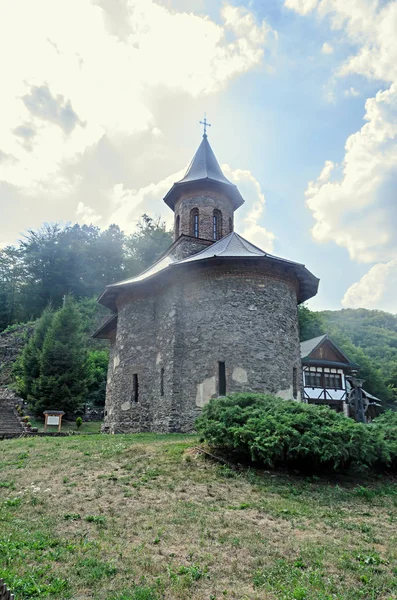 Prislop klášter z Hunedoara County, Rumunska a Arsenie Boca — Stock fotografie