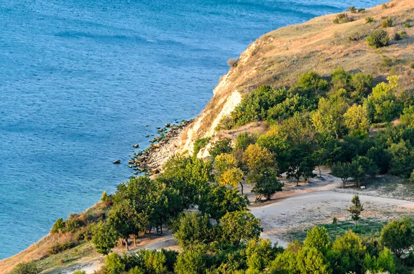 黒海の青い澄んだ水の近くのトラキアの崖 — ストック写真