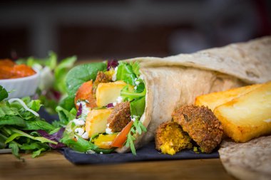 Taze vegteables ile Oriental Wrap