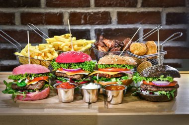 Burger Aile Renkleri Burger, Parmak Gıda, Patates Kızartması, Nugget, Wings