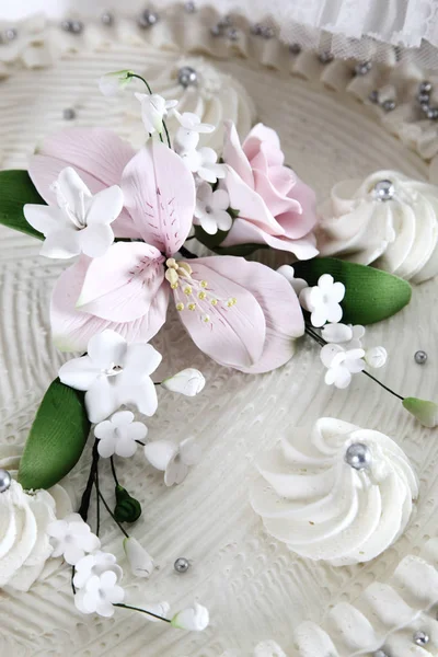 Wedding Cake with Creme and Sweets — Stock Photo, Image