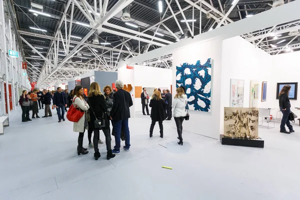 İnsanlar Artefiera 40 görüntüleyin. Tarih 28 Ocak 2016 Vernissage Bologna, İtalya.