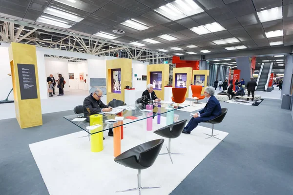 İnsanlar Artefiera 40 görüntüleyin. Tarih 28 Ocak 2016 Vernissage Bologna, İtalya.