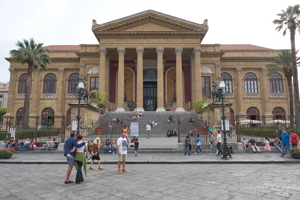 Opera binası Teatro Massimo Palermo