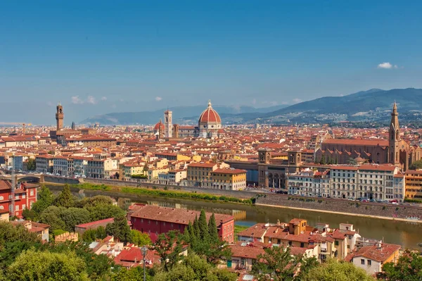 Florence, İtalya - 26 Haziran 2017: Manzara, Floransa'dan Piazzale Michelangelo bir yaz gününde