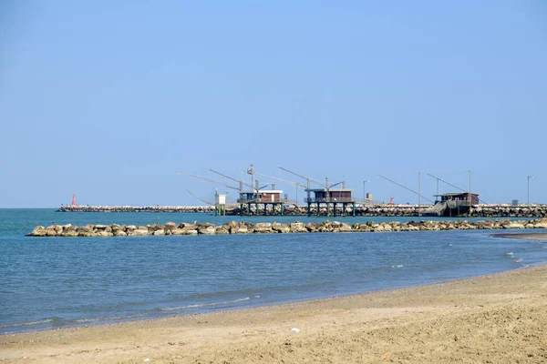 Porto Garibaldi iskelede balık ağlarına