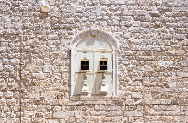 La finestra della chiesa — Foto Stock