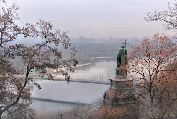 Kiev, Ucrania Monumento al Príncipe Vladimir el Grande, con vistas a la orilla izquierda del río Dniéper —  Fotos de Stock