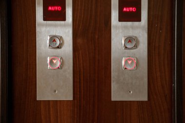 Asansör düğmeleri. seçici odak, yüzeysel alan derinliği