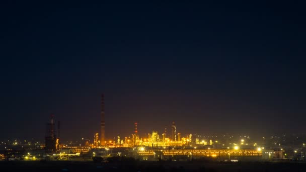 4K Timelapse. Panorama of a glowing refinery at night, like a background — Stock Video