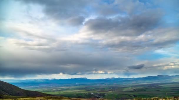 4k Timelapse. A mozgalom a felhők felett a völgyben — Stock videók