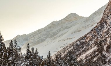 Kırılmamış havada dağlarda kış