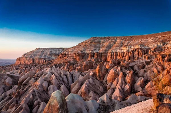 Kırmızı Vadisi veya günbatımı noktasında Cappadocia, Anadolu, Turkey.