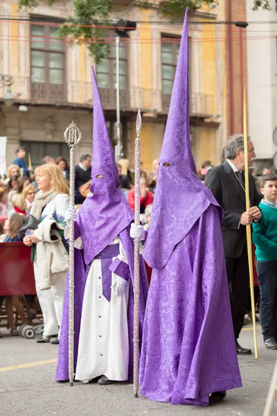 Holy Week in Malaga, Spain. Nazarenes in Palm Sunday procession. — Stock Photo, Image