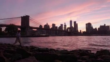 Brooklyn Köprüsü ile Şehir Panoraması - Gece Zamanlaması