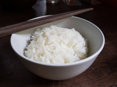 Tabakta pirinç var. 