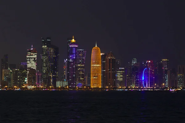 Doha torens bij nacht — Stockfoto