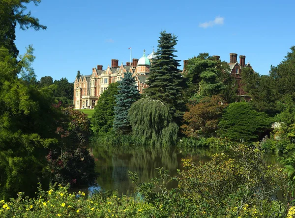 Сэндрингем-хаус в Норфолк-Англии, сельская резиденция английской королевы — стоковое фото