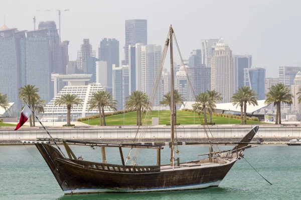 Historic dhow and towers — Stock Photo, Image