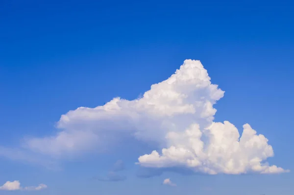 Céu e nuvens 1404151 — Fotografia de Stock