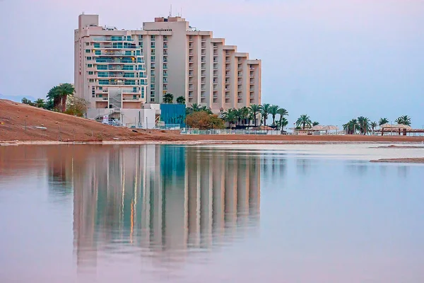 El reflejo del amanecer del Mar Muerto. Israel — Foto de Stock