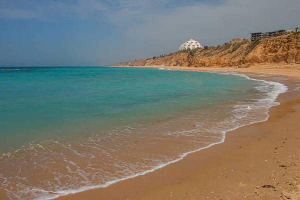 Sommerliche Mittelmeerküste — Stockfoto