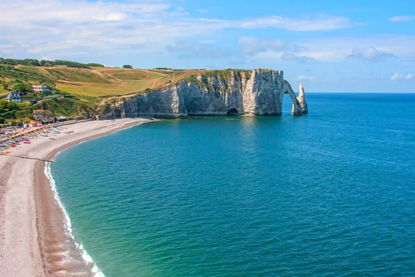 Etretat kireçtaşı kayalıklarla