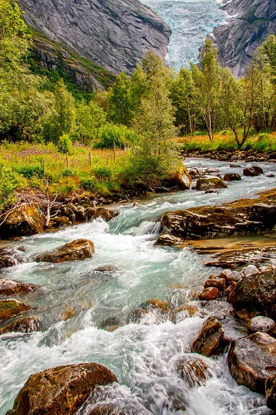 Glaciar Briksdal a los pies —  Fotos de Stock