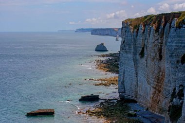 Etretat kireçtaşı kayalıklarla