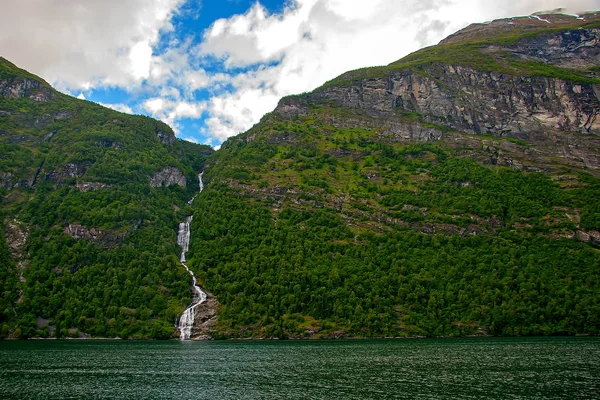Waterfall, Geiranger Fjord — 图库照片