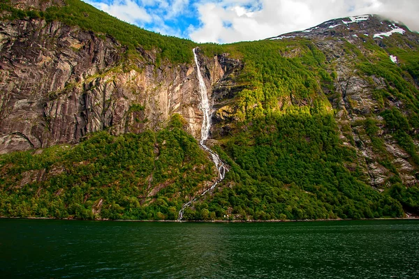 Waterfall, Geiranger Fjord — ストック写真