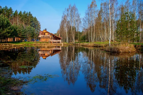 Spiegelbild Heimat im See — Stockfoto