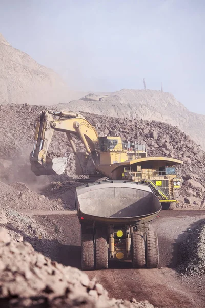 Excavadora enorme. Minería —  Fotos de Stock