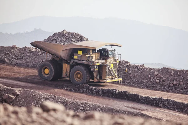 Camión volquete. Minería — Foto de Stock