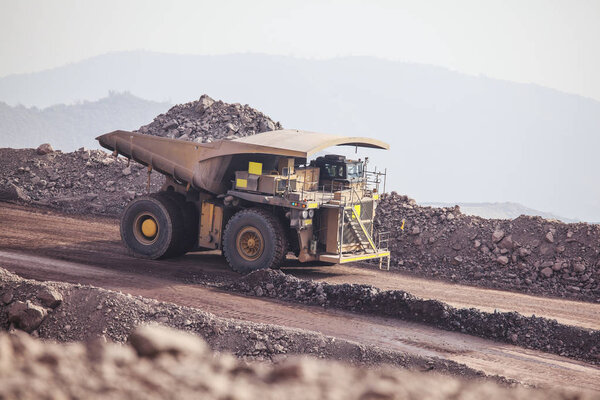 Мусоровоз. Горное дело
