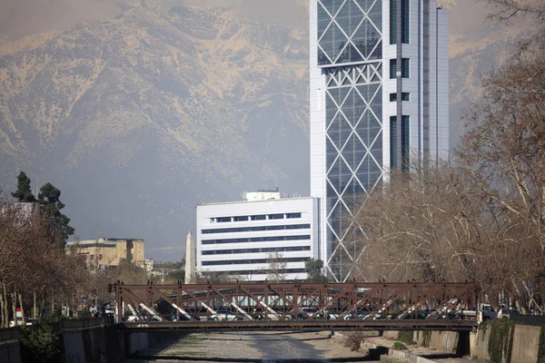 Híd a folyón Mapocho, Santiago — Stock Fotó