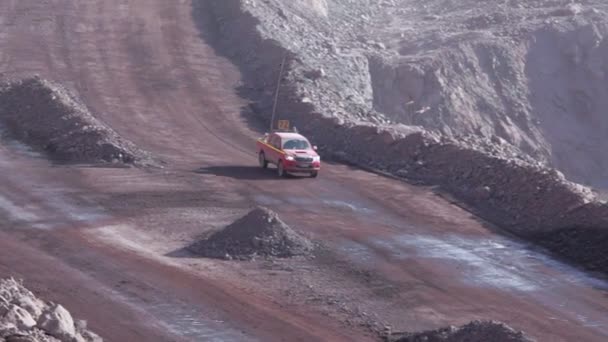Camion minier sur Dirt Road — Video