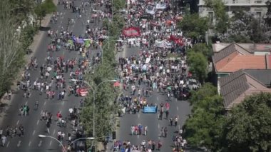 Şili'deki öğrenci protesto