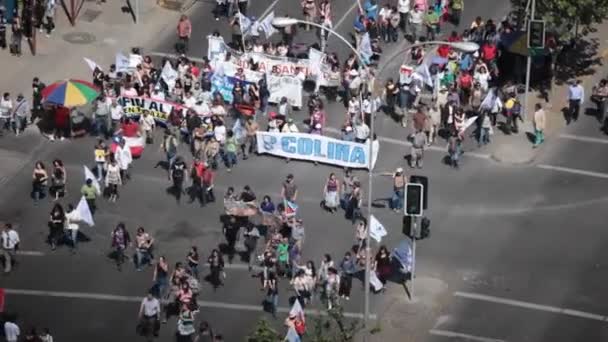 Protesto estudantil no Chile — Vídeo de Stock