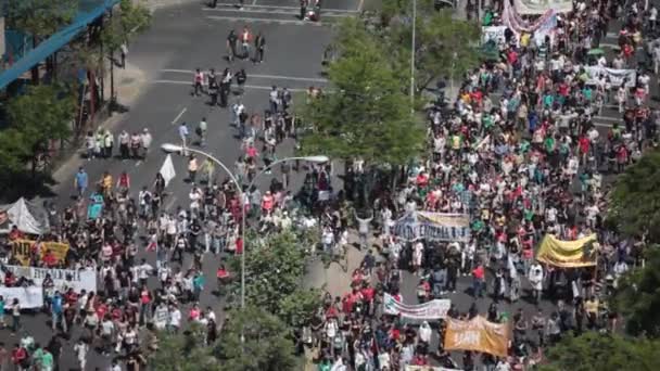 Het studentenprotest in Chili — Stockvideo