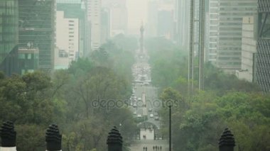 Mexico City trafikte araba