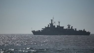 Savaş gemisi denizde