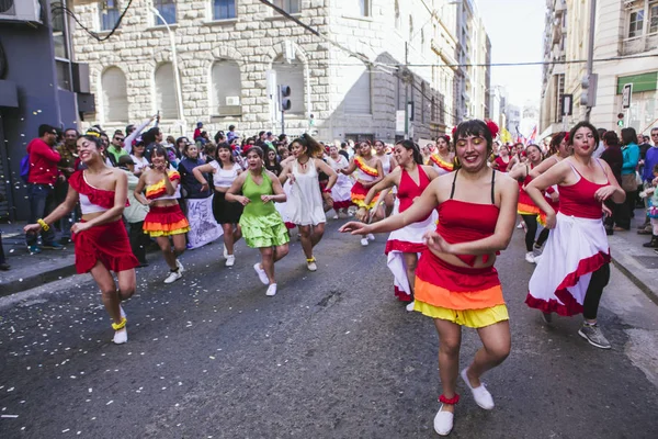 Carnival during protest, Valparaiso — Stock Photo, Image