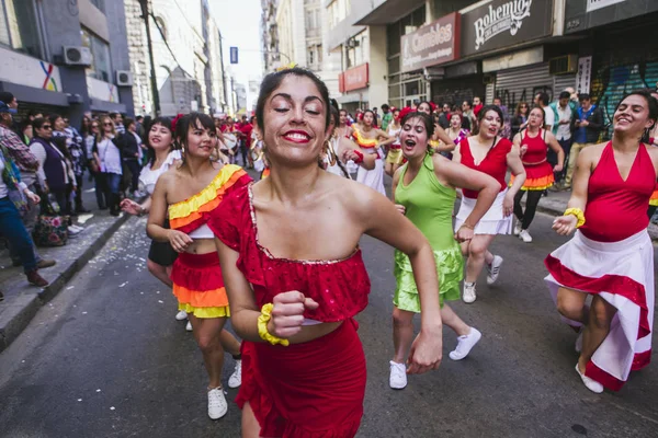 Carnival during protest, Valparaiso — Stock Photo, Image