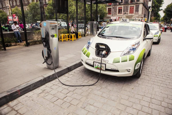 Nissan elektrikli taksi