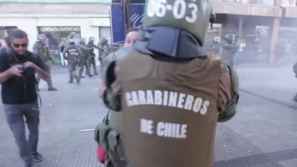 Santiago Chili April 2018 Kunststudenten Gearresteerd Tijdens Een Demonstratie Eisen — Stockvideo